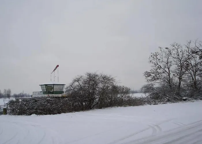 ゲストハウス Am Flugplatz ホッケンハイム