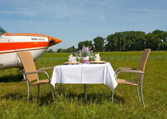 Am Flugplatz ゲストハウス 3*